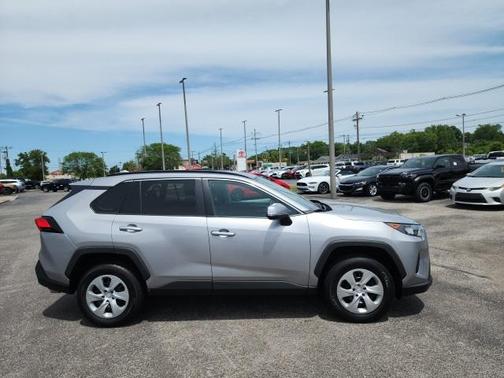 2020 Toyota RAV4 LE