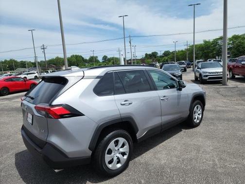 2020 Toyota RAV4 LE