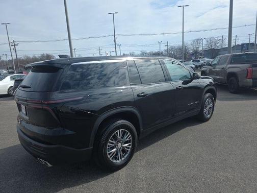 2024 Chevrolet Traverse LS