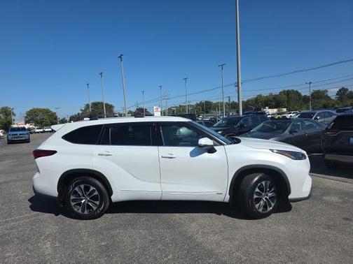 2022 Toyota Highlander Hybrid XLE