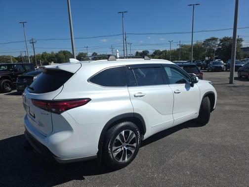 2022 Toyota Highlander Hybrid XLE
