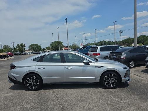 Aero Silver 2025 Hyundai SONATA SEL