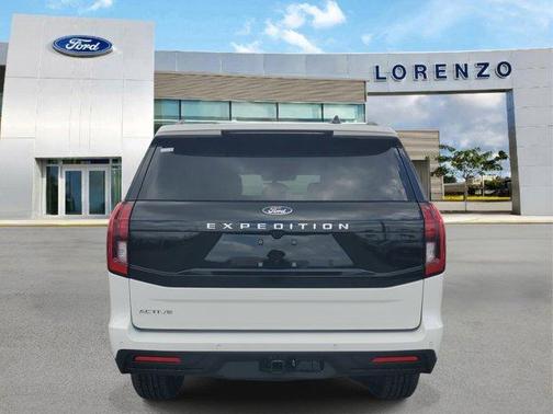 Star White 2026 Ford Expedition Active