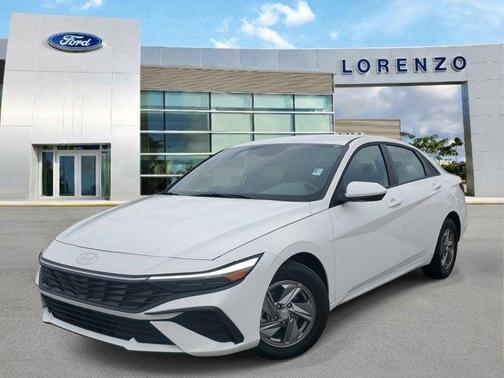 2025 Hyundai ELANTRA SE