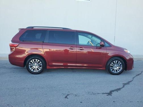 2020 Toyota Sienna XLE