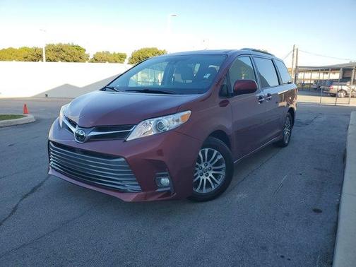 2020 Toyota Sienna XLE