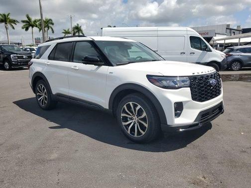 2025 Ford Explorer ST-Line