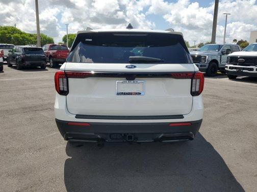 2025 Ford Explorer ST-Line