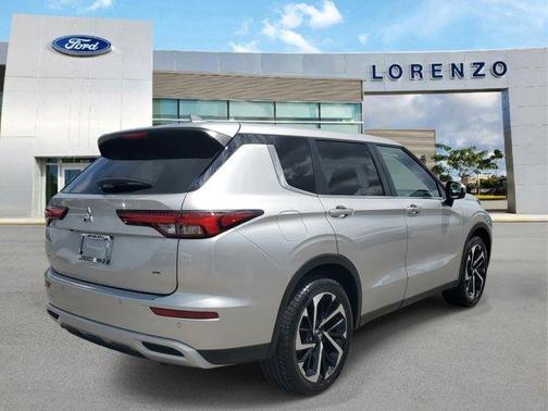 2022 Mitsubishi Outlander SE