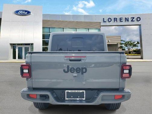 2023 Jeep Gladiator Overland
