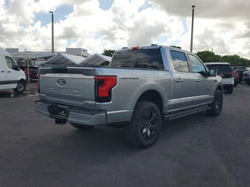 2025 Ford F-150 Lightning Flash