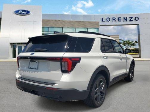 Star White 2026 Ford Explorer ST-Line