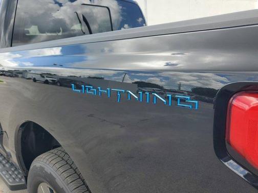 2025 Ford F-150 Lightning LARIAT