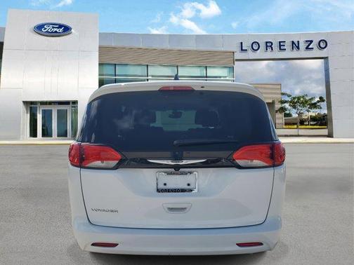 2024 Chrysler Voyager LX