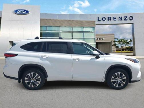 2023 Toyota Highlander LE