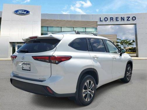 2023 Toyota Highlander LE