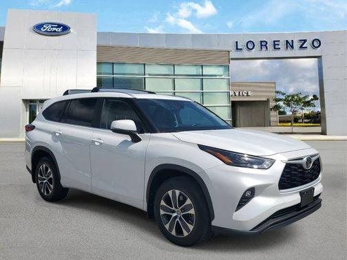 2023 Toyota Highlander LE