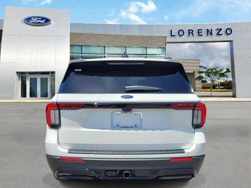 Star White 2026 Ford Explorer ST-Line