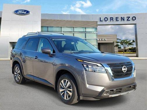 2024 Nissan Pathfinder SL