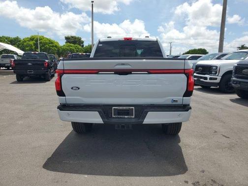 2025 Ford F-150 Lightning LARIAT
