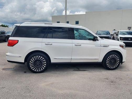 2019 Lincoln Navigator Select