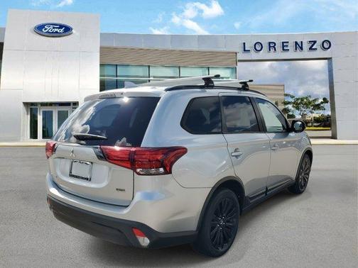 2020 Mitsubishi Outlander LE