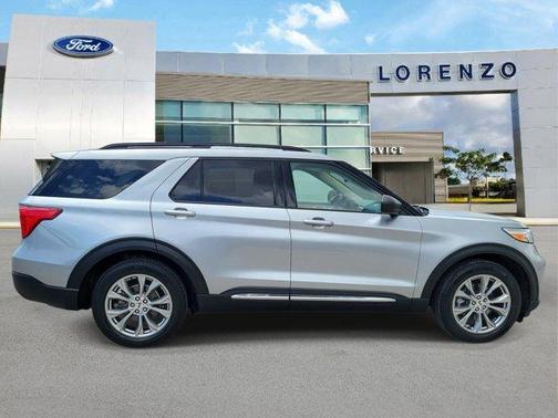 Iconic Silver Metallic 2024 Ford Explorer XLT