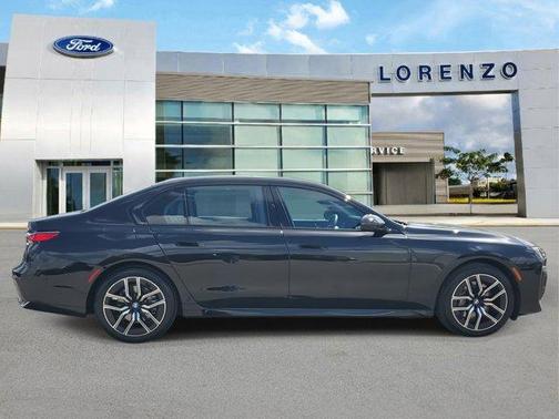 2024 BMW 740 i