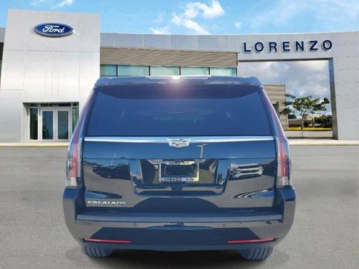 2018 Cadillac Escalade Luxury