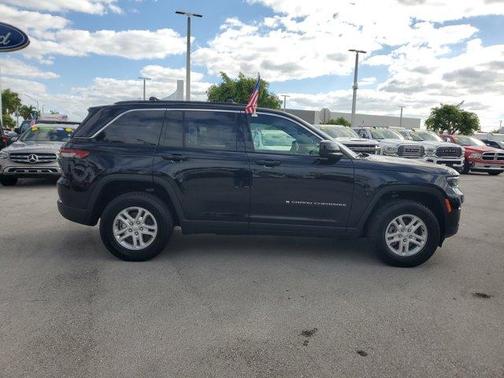 2024 Jeep Grand Cherokee Laredo