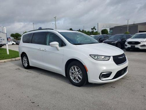 2022 Chrysler Pacifica Touring-L