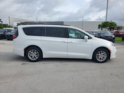 2022 Chrysler Pacifica Touring-L