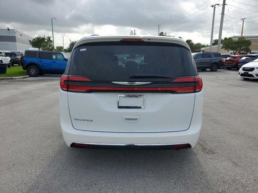 2022 Chrysler Pacifica Touring-L