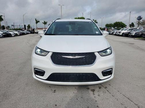 2022 Chrysler Pacifica Touring-L