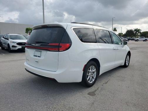 2022 Chrysler Pacifica Touring-L
