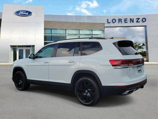 Pure White 2025 Volkswagen Atlas 2.0T SE w/Technology