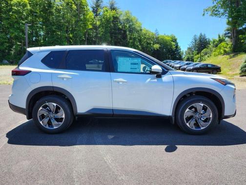 Everest White P 2026 Nissan Rogue SV