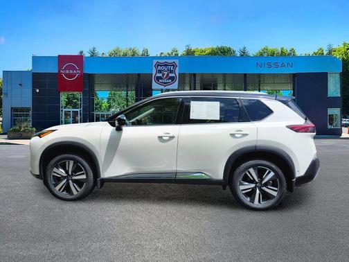 2 Tone White / Black Roof 2023 Nissan Rogue Platinum