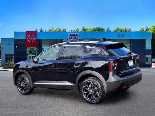 Super Black 2027 Nissan Kicks SR