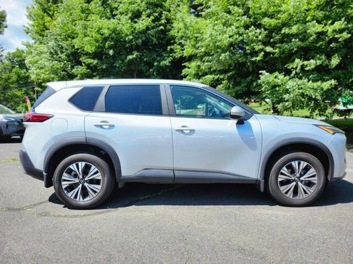 Brilliant Silver Metallic 2023 Nissan Rogue SV