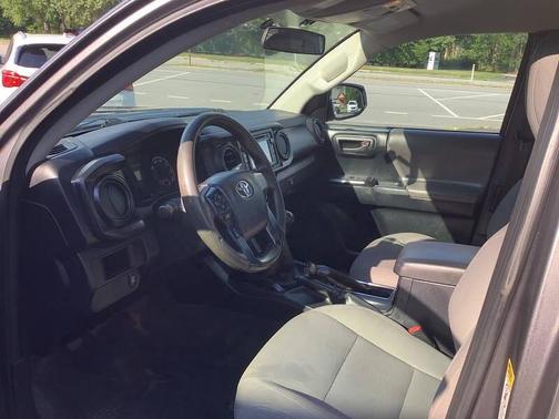 2017 Toyota Tacoma SR