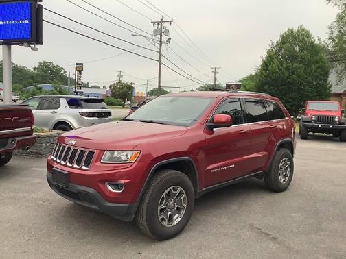 Brilliant Black Crystal Pearlcoat 2014 Jeep Grand Cherokee Laredo