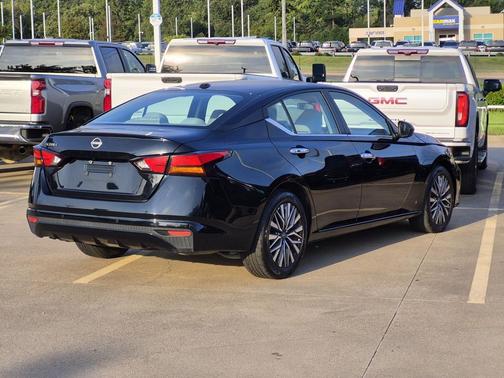 Super Black 2025 Nissan Altima SV FWD