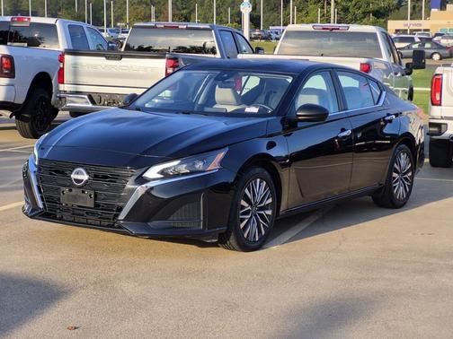 Super Black 2025 Nissan Altima SV FWD