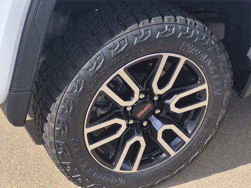 Summit White 2026 GMC Sierra 1500 AT4