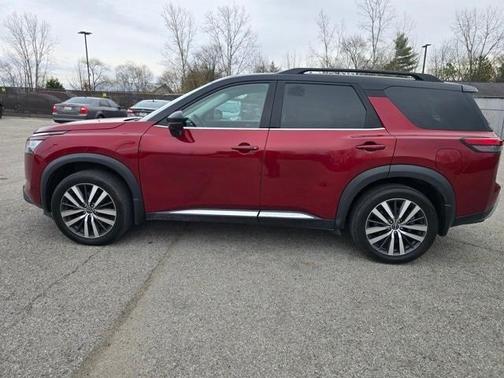 2022 Nissan Pathfinder Platinum