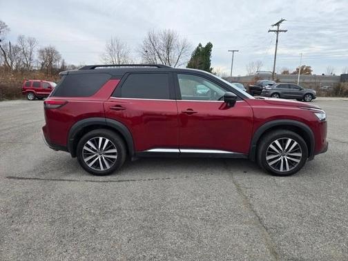 2022 Nissan Pathfinder Platinum