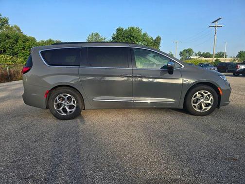 Ceramic Gray Clearcoat 2023 Chrysler Pacifica Limited