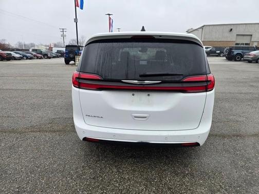 2024 Chrysler Pacifica Touring-L