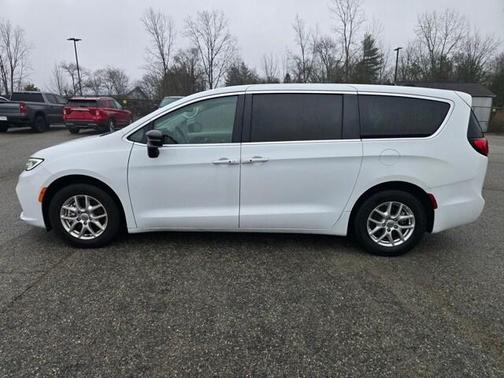 2024 Chrysler Pacifica Touring-L